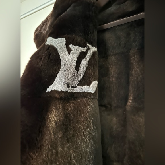 Louis Vuitton Damier Graphite Rabbit Fur Reversible Vest - Picture 15 of 15